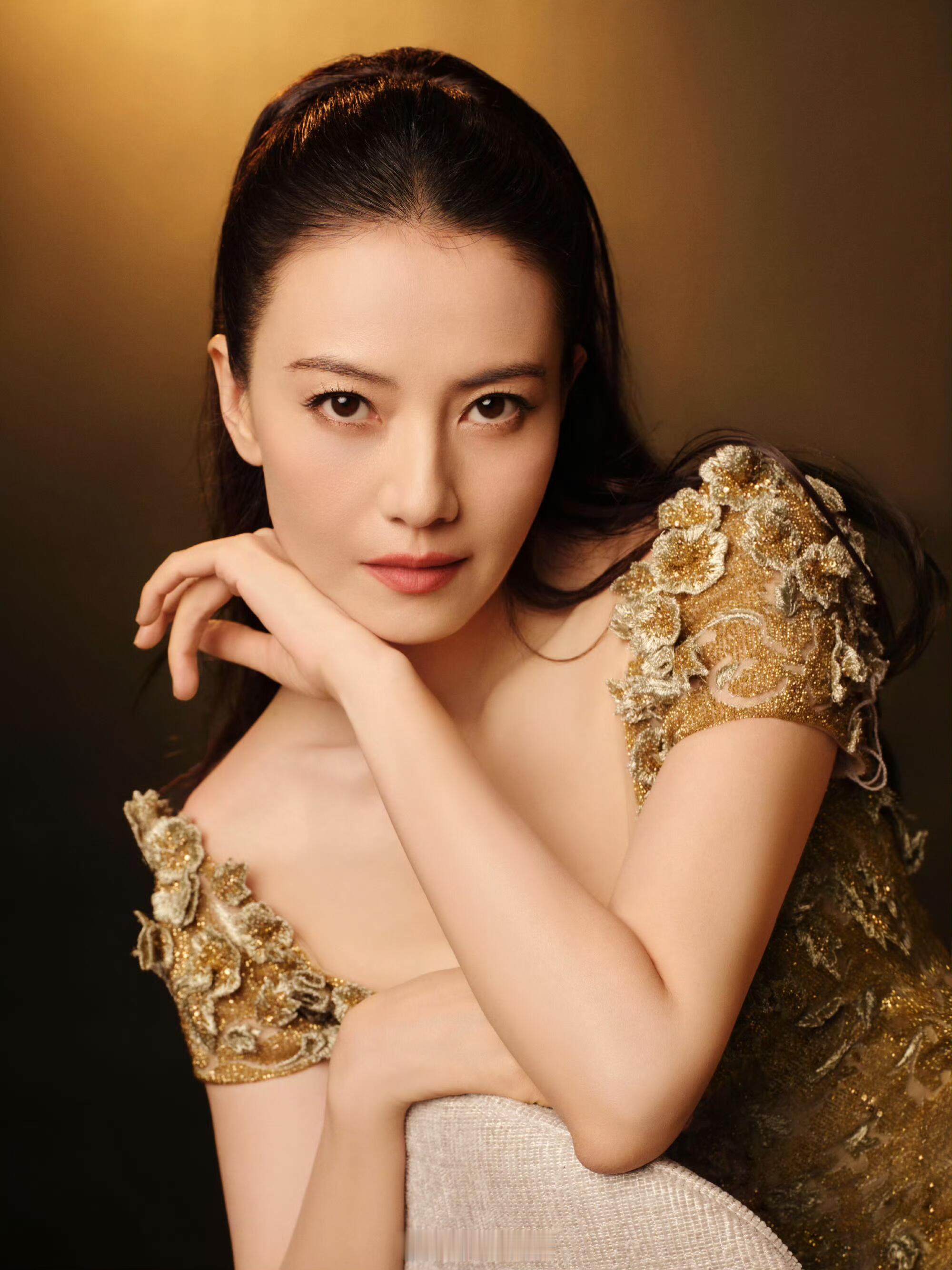 裁月光为谱，寄时光成诗 高圆圆 