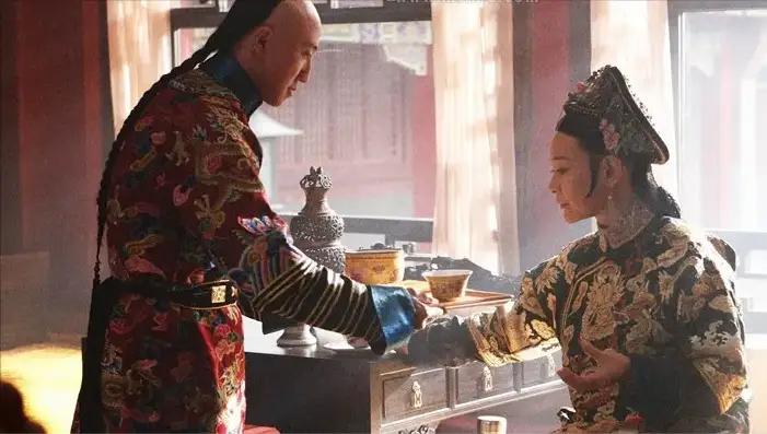 在众多古装剧里，“悬丝诊脉”常被塑造成太医给后宫嫔妃看病的神秘绝技，一根红线隔帷