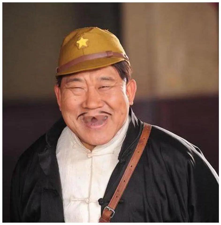 问天问地问夕阳：汉奸咋比苍蝇多？
喊儿喊孙喊月亮：汉奸咋就杀不完？

我有两件事