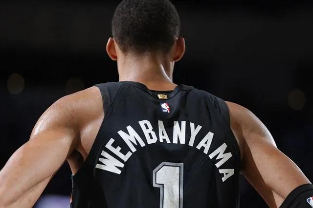 29分钟改写历史？文班亚马MVP争议炸锅！罗斯最年轻纪录危矣

NBA最新一期M