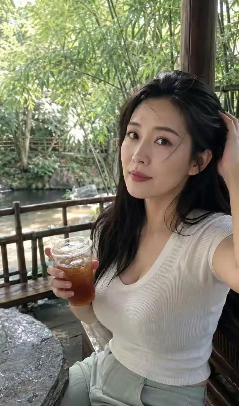 猜多少岁，婚姻状况，猜对了有奖