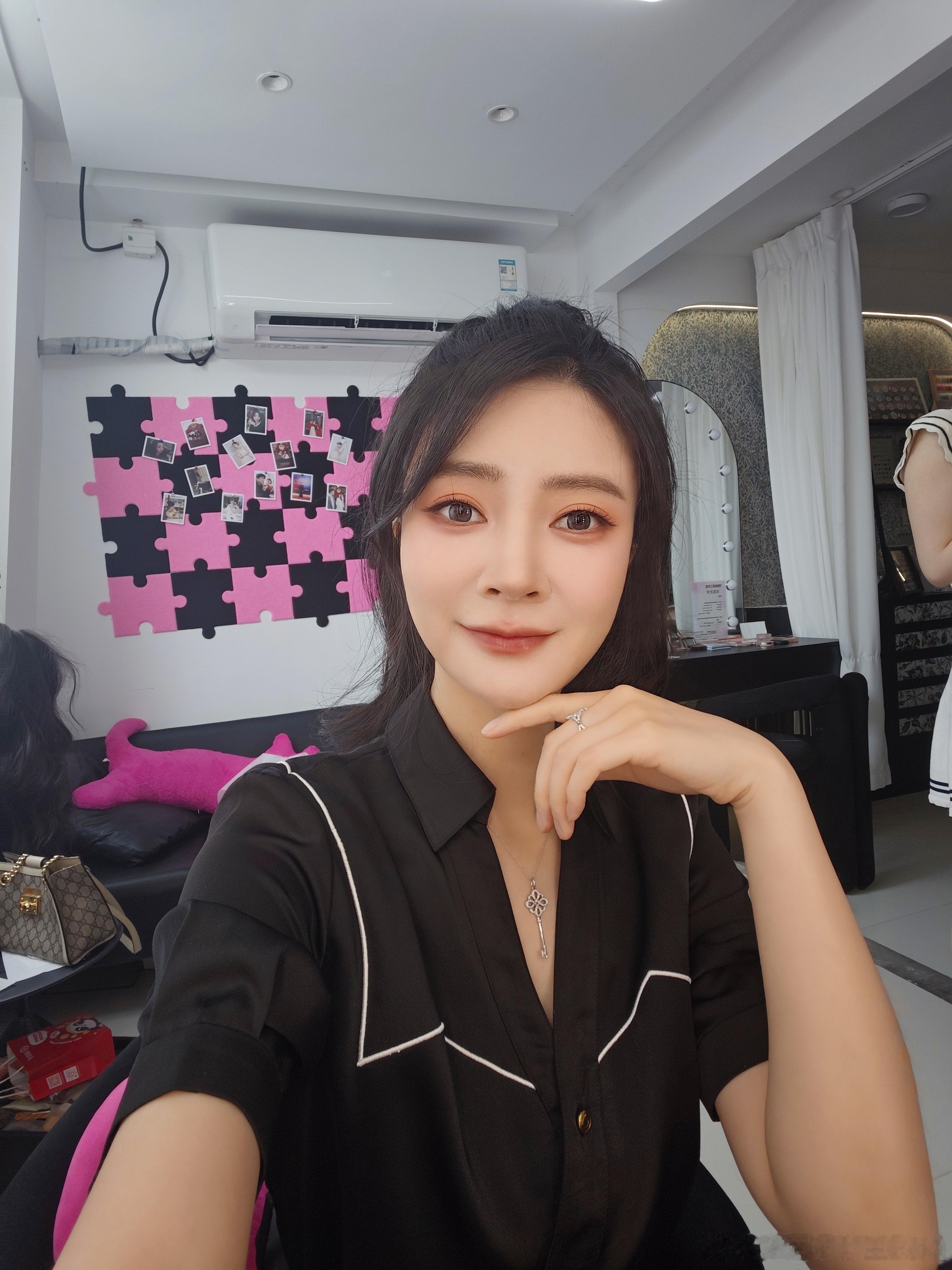 两小时妆造完毕！今天拍一个很重要的定妆照