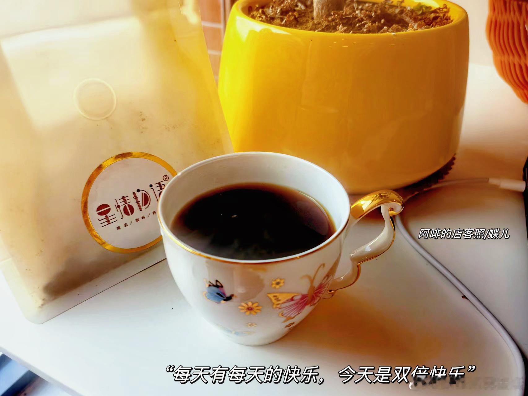 谁说咖啡只是当代打工人的续命水？忙碌的充实和咖啡的香气里，别忘了享受小小的快乐呀