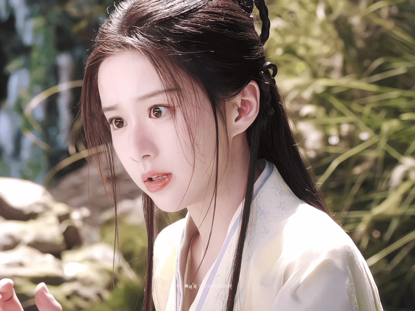 包上恩侠女舞剑美的太权威了被这个蔡昭美🉐移不开眼了，舞起剑来侠气和灵气齐飞好美