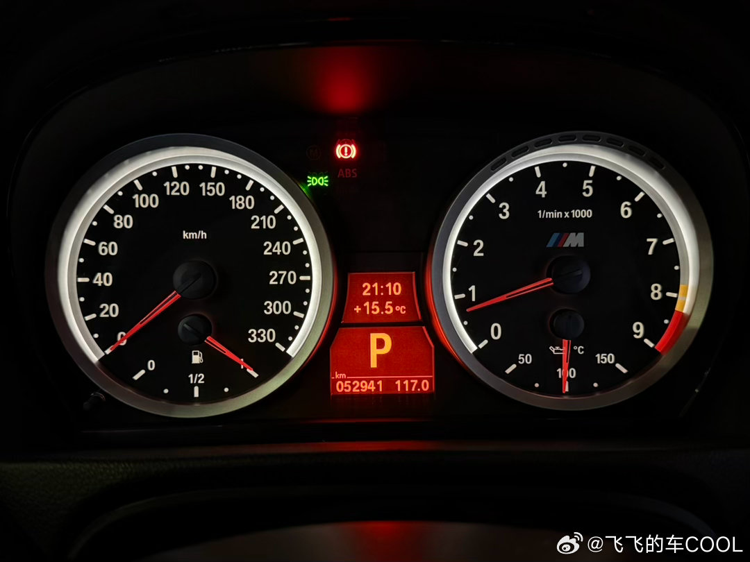 据说明天油价大幅上涨刚刚把平时日常代步开的V8都98加满啦该省省该花花大家今天加