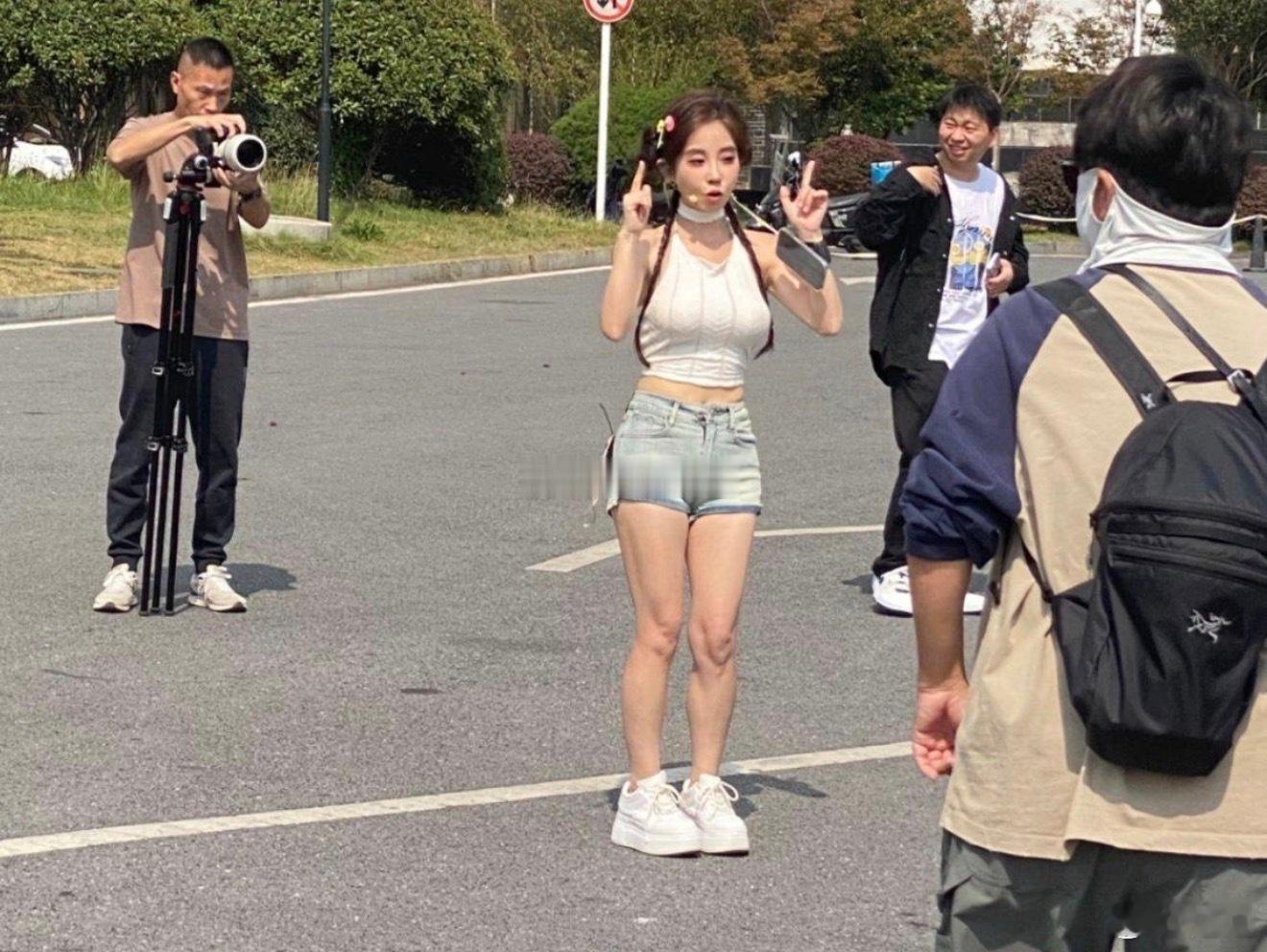 冯提莫的身高真的有1.5米吗？ 