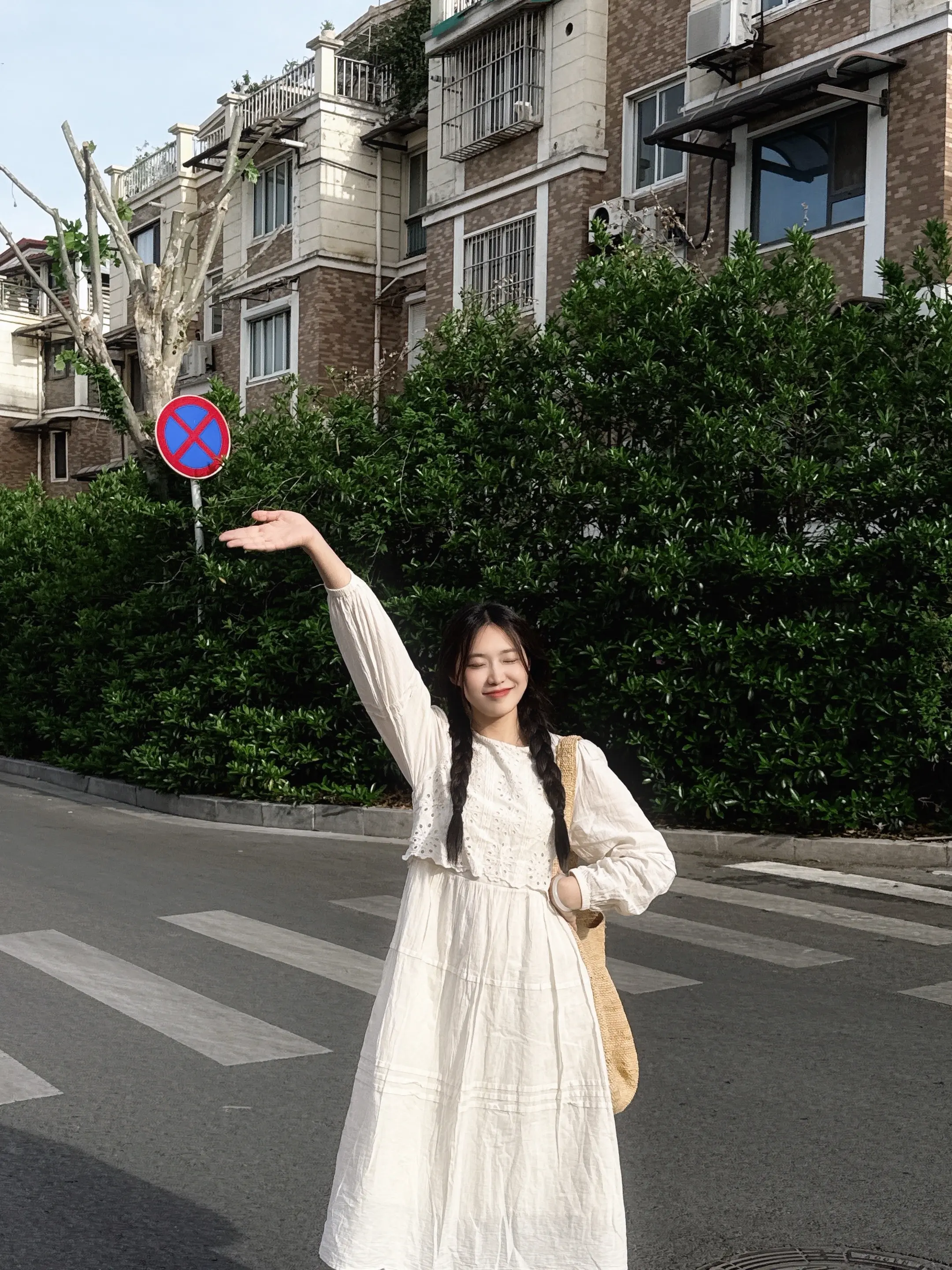 当我发现拍照不需要挑衣服和地点 路过哪里就在哪里出片 好喜欢徐州的四月