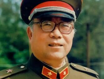 当代著名作家魏巍，在上世纪50年代以一篇《谁是最可爱的人》闻名天下，在80年代又