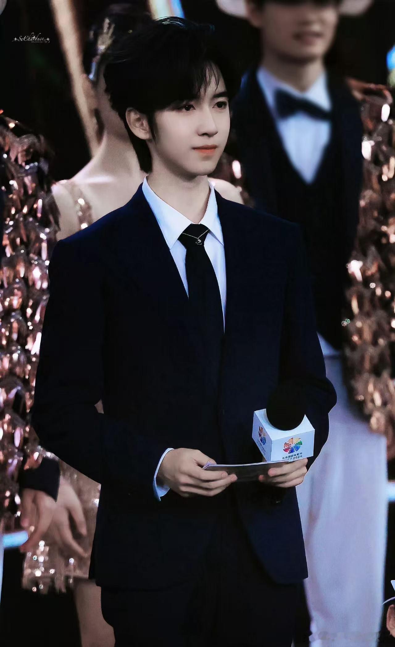 北影节开幕式红毯阵容贺峻霖连续三年参加北影节 贺峻霖确认出席第十六届北影节开幕式