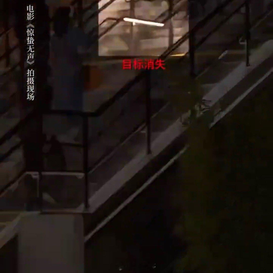 杨幂白帆是猎人还是猎物杨幂《惊蛰无声》的新物料来了，大幂幂在片中饰演白帆，是猎人