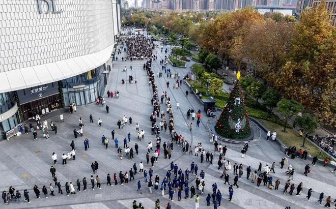 为什么胖东来的开放日敢收费两万？并且还是每人两万？
你们有没有过这样的经历，花了