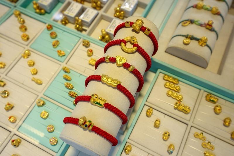 近期国际金价突破每盎司4000美元大关，今年涨幅超50%，为1979年以来最大涨