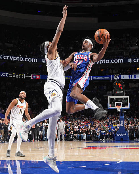 明日8场比赛预告🎬8:00 骑士vs雄鹿，太阳vs森林狼10:00 76人vs