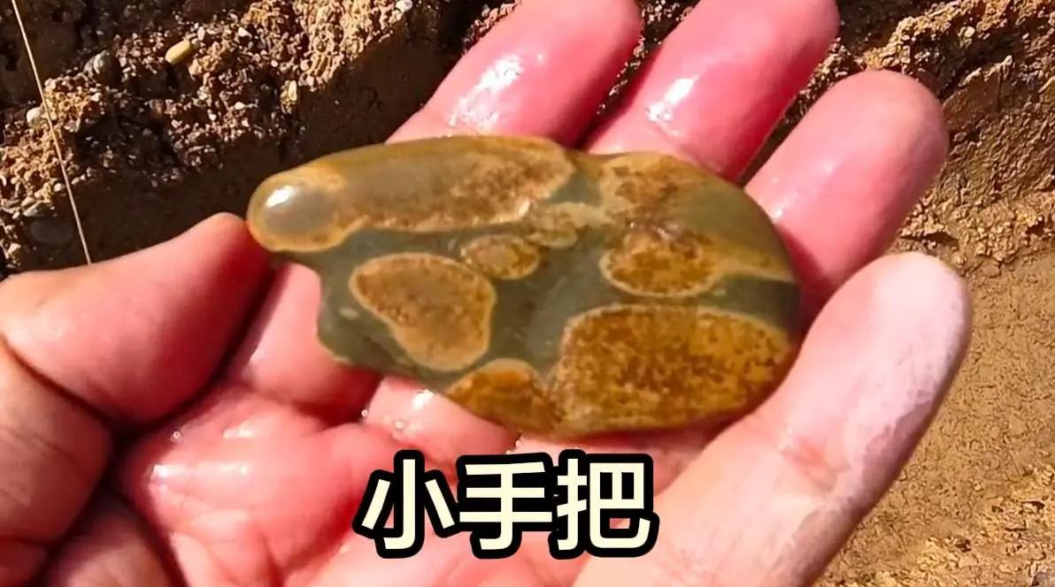 冬日暖阳，寻找一方寂静，捡个心爱小石。户外捡石 纯天然奇石 赏石艺术