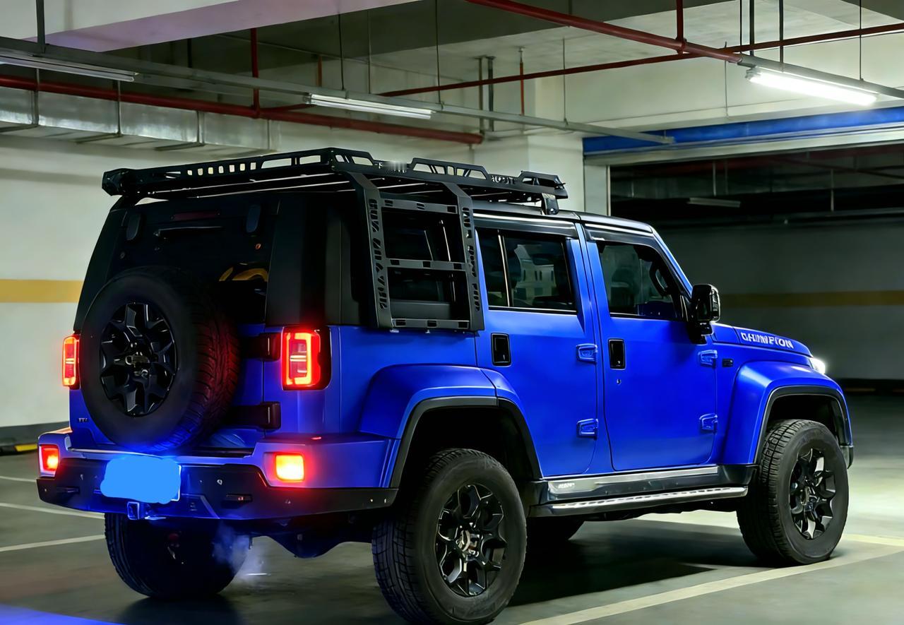 这是一台在我们社区地库里使过的一台北京bj40环塔冠军版。这台车我不是第1次见，