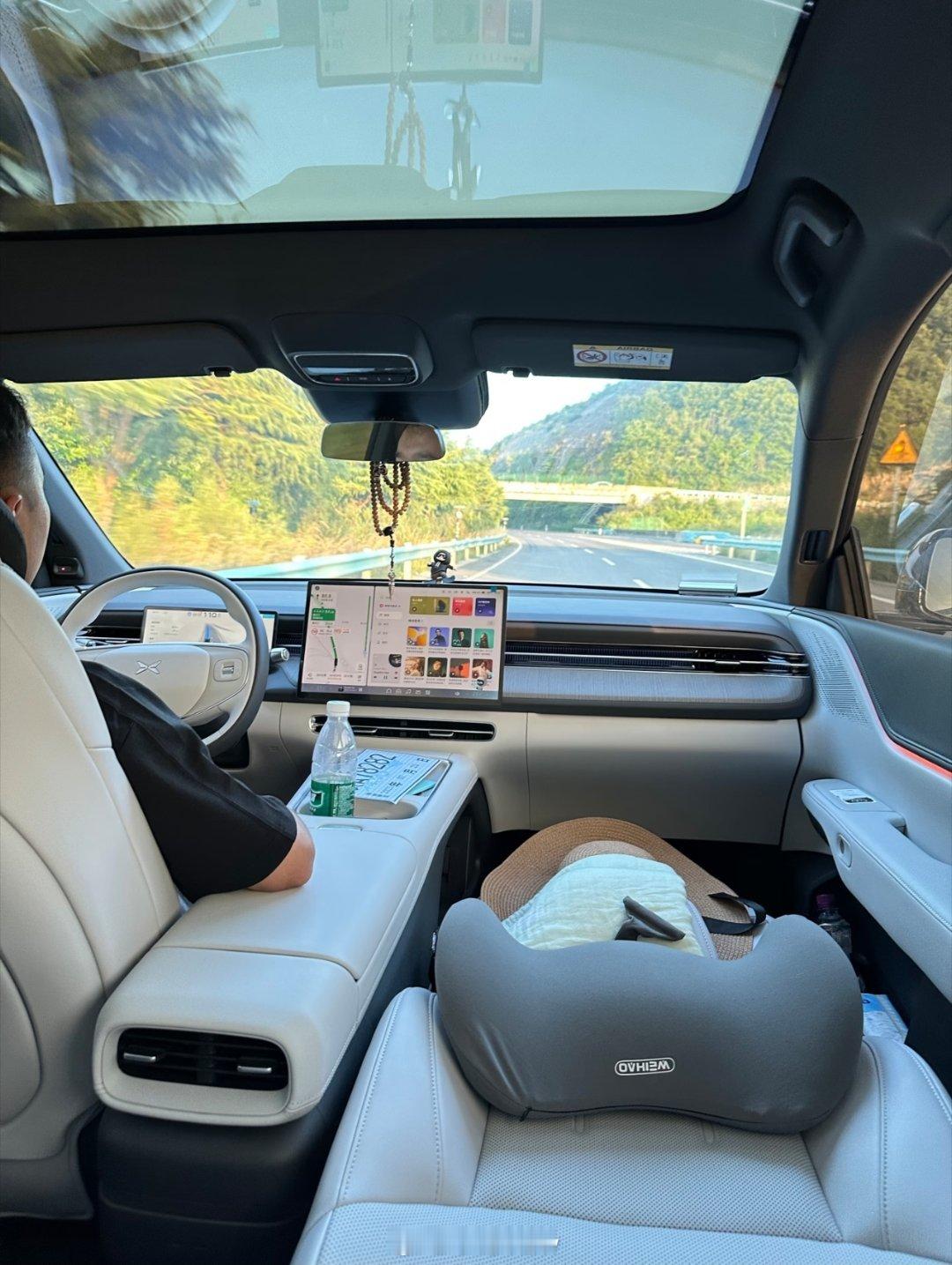 以前觉得在车里躺平是种将就，试了小鹏G6的车床模式才发现，是我之前的车不配。现在