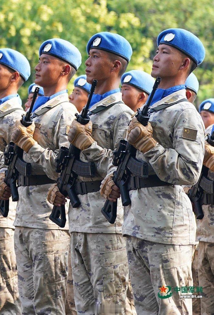 远离家国，直面战火！他们把火一样的青春和热血，献给崇高的维和事业；他们用辛勤的汗