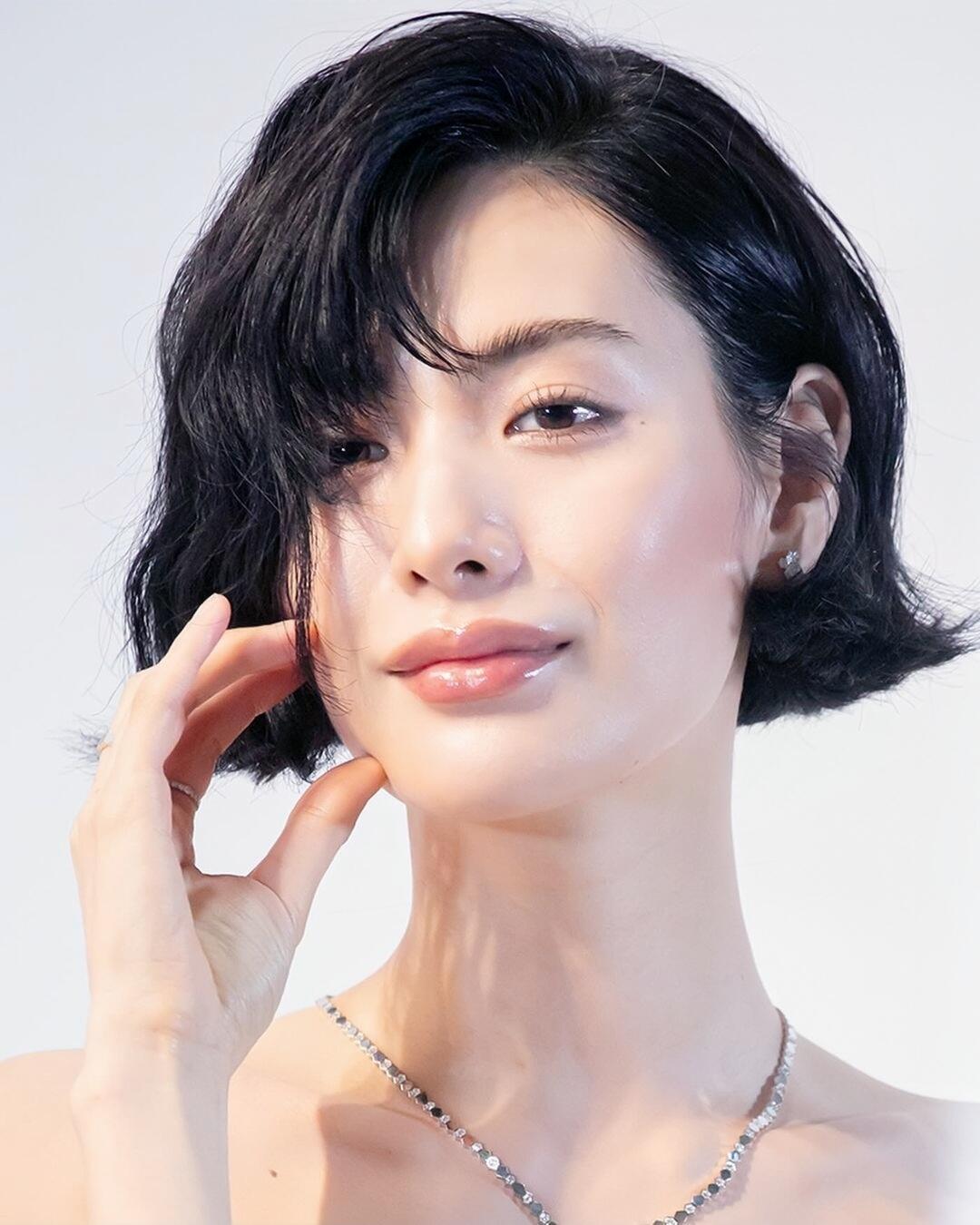 林珍娜NANA 不愧是全球最美面孔[舔屏]好高级的一张脸！英气又精致！ ​​​