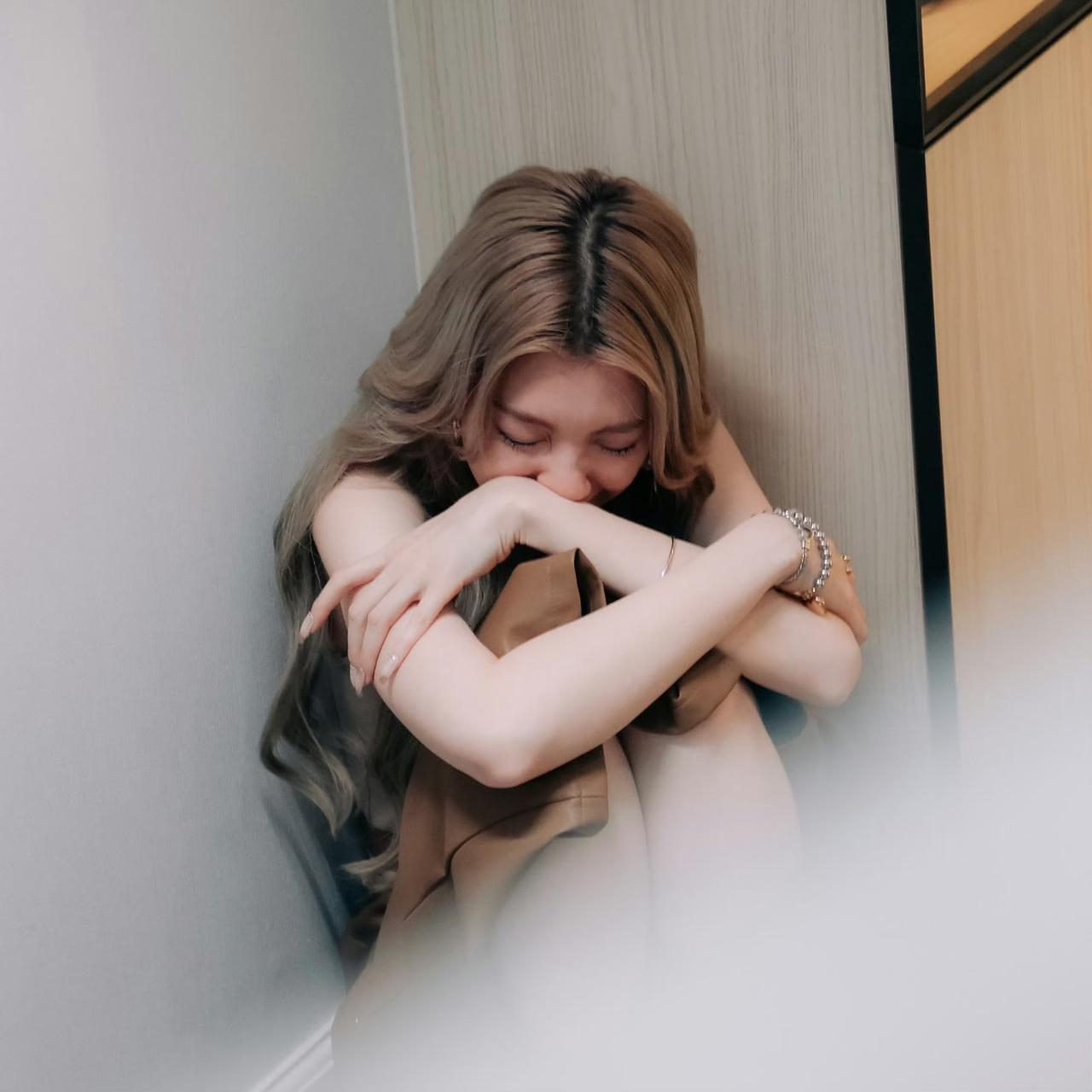 表面是omega女仆实际上是alpha的卧底警察×假装alpha的omega千金