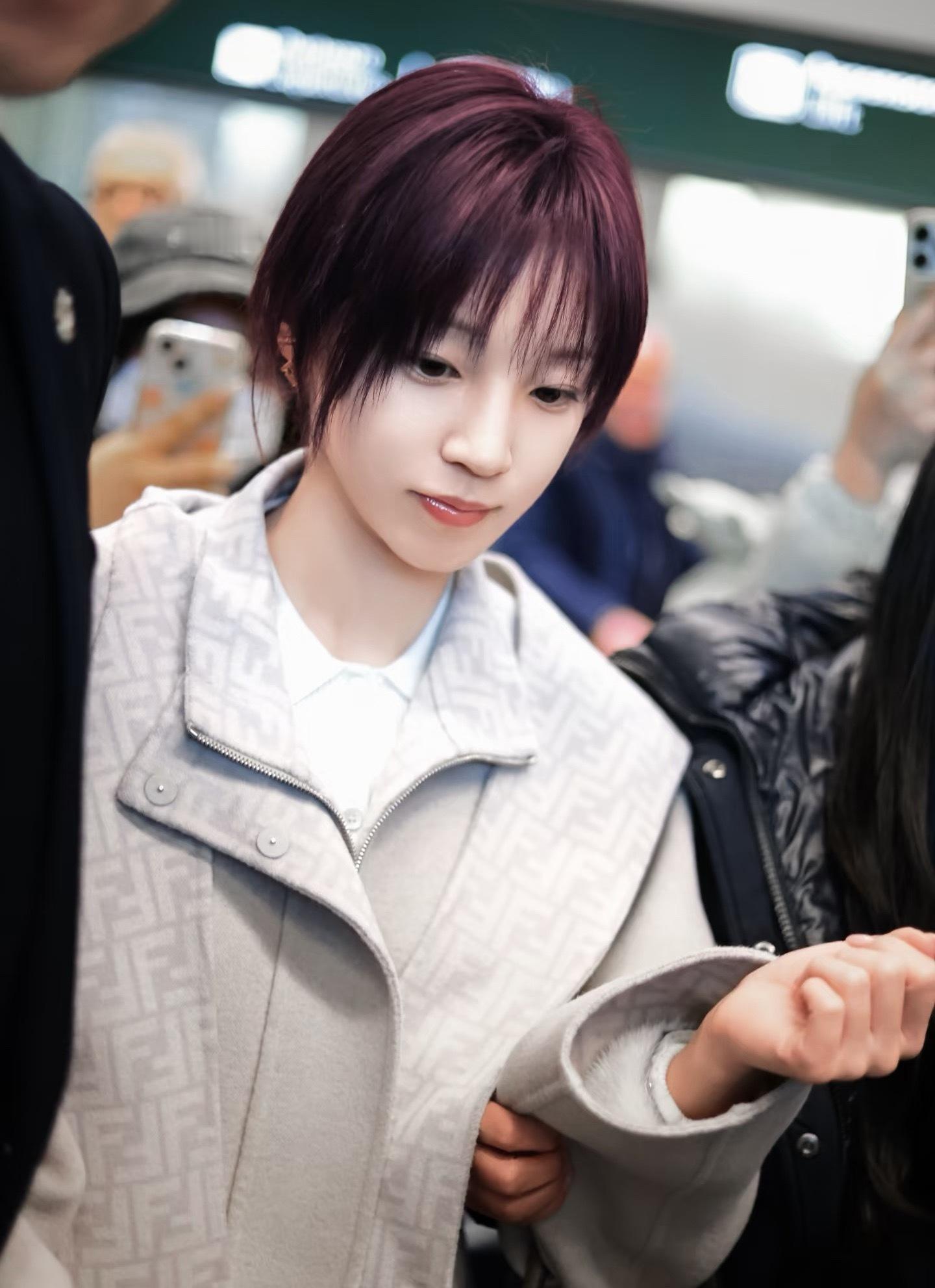 宋雨琦到达米兰啦，女大即视感，期待雨琦闪耀米兰✨！ 