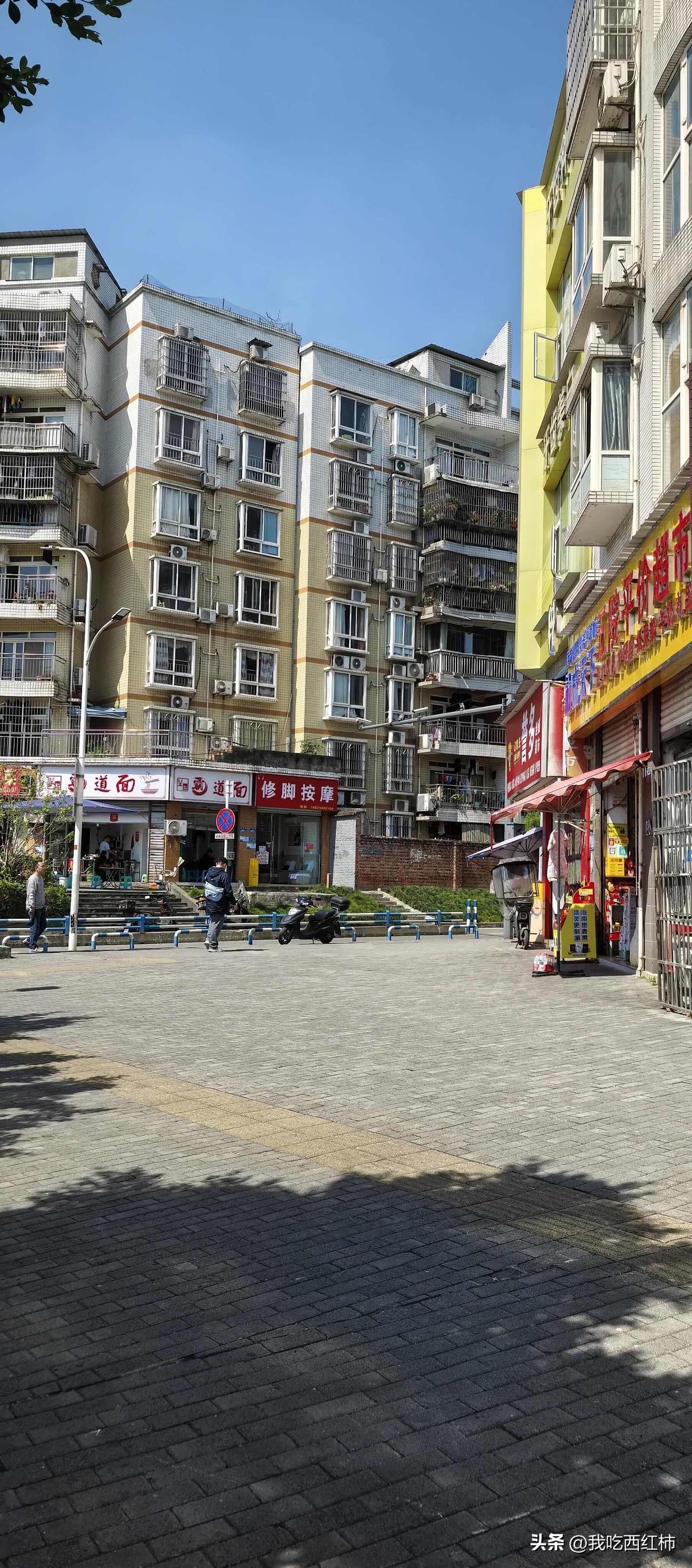 有些女人是真的好命，她们一辈子都没上过班，结婚后就有老公养，她在家就只是带带孩子