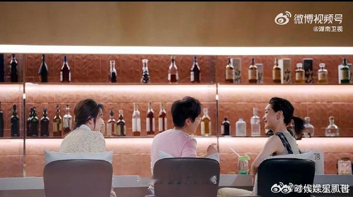 郭采洁谈曾经受限的情感经历湖南卫视背后郭采洁聊情感经历时坦诚又真实，没有丝毫遮掩