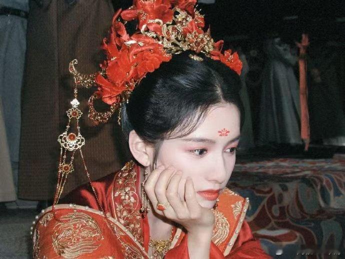 张婧仪三部破万剧联动庆生今天朱韵花芷暗荼联手宠你，这待遇还有谁！婧仪要天天开心哦