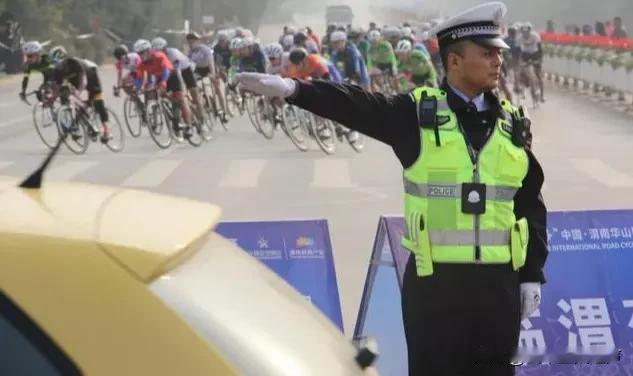 普通民警在受权的情况下，可以执行交警职能。#普通民警可以执行交警的职能吗##警察