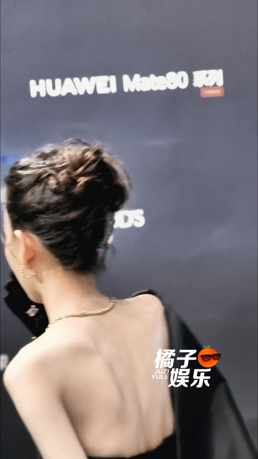 祖儿好瘦好薄的背啊宋祖儿好瘦好薄的背微博之夜红毯