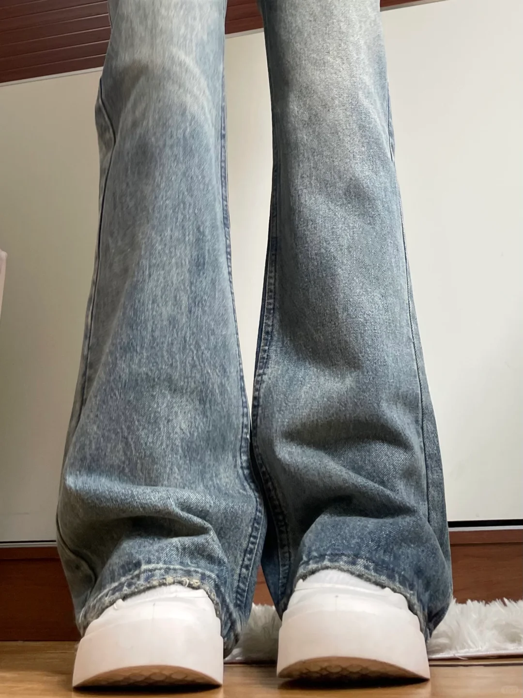 又到穿窄版小微喇的季节噜！！！！