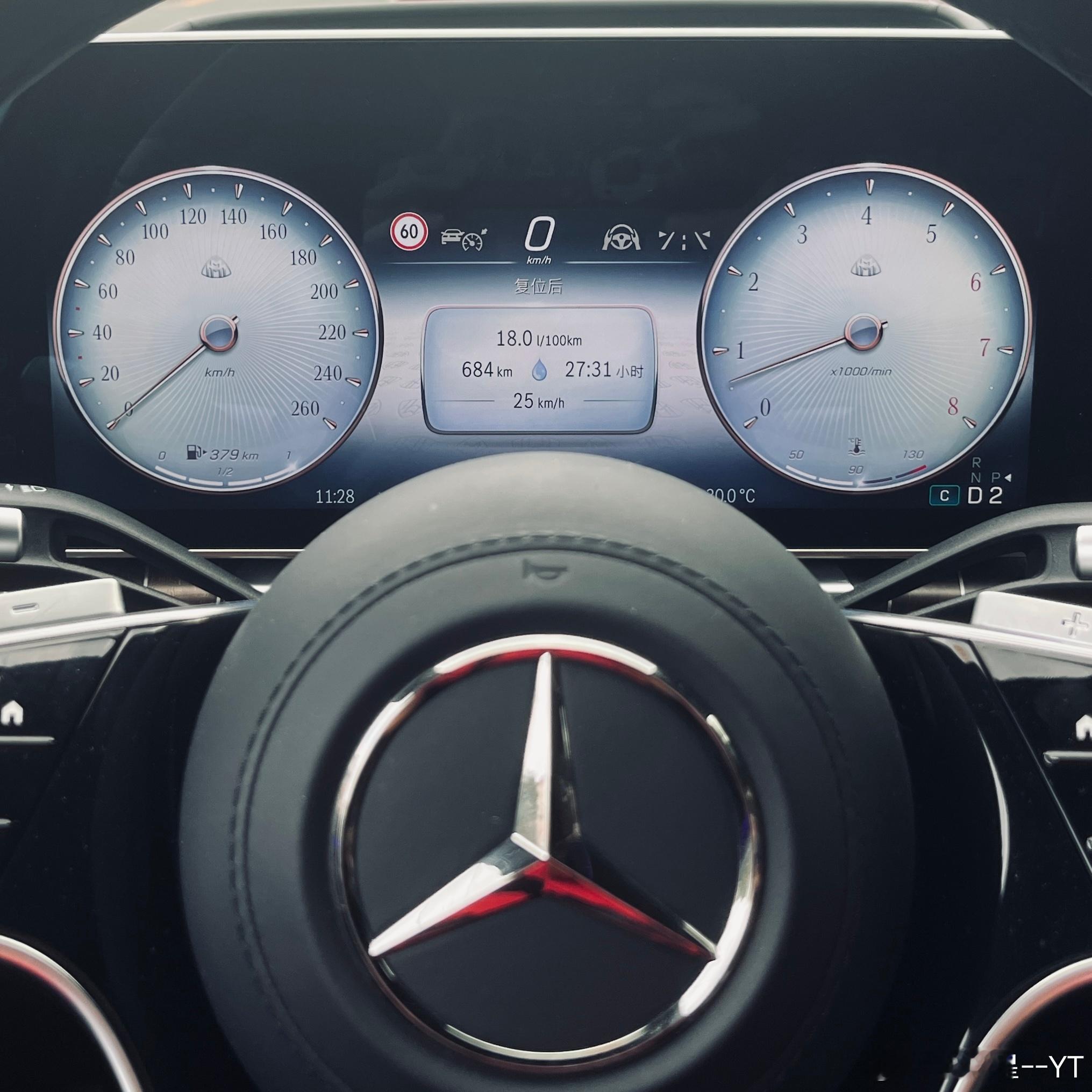 一车亦景奔驰140年 140岁生日快乐！小时候认识的第一个汽车品牌，就是三叉星徽