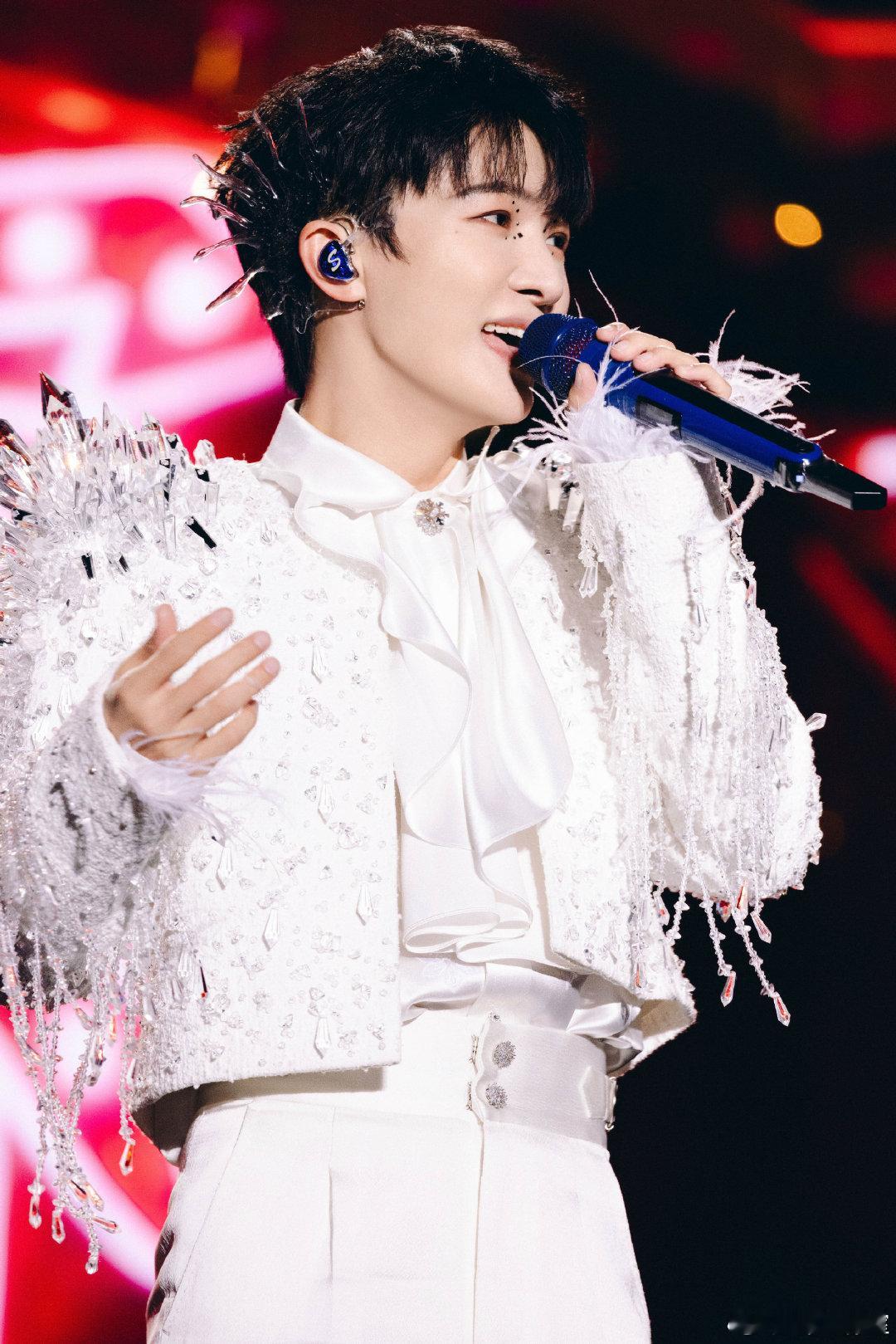 周深苏州演唱会预售时间 周深时隔18个月苏州开唱谁的DNA动了！周深重返苏州开唱