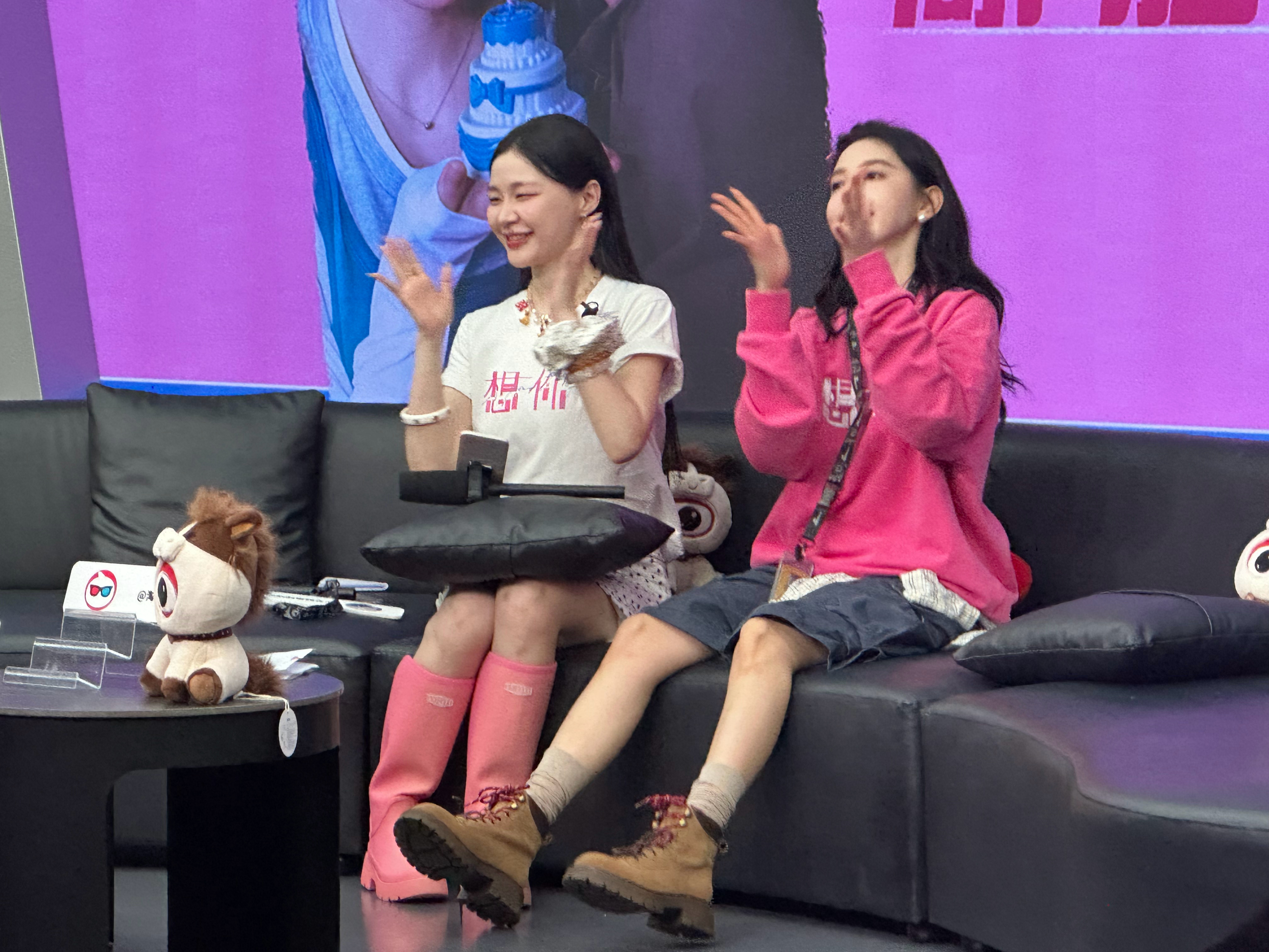 章若楠可以去演美人鱼了 是美人，但是鱼的记忆哈哈哈哈哈章若楠 美人的外皮鱼的记忆