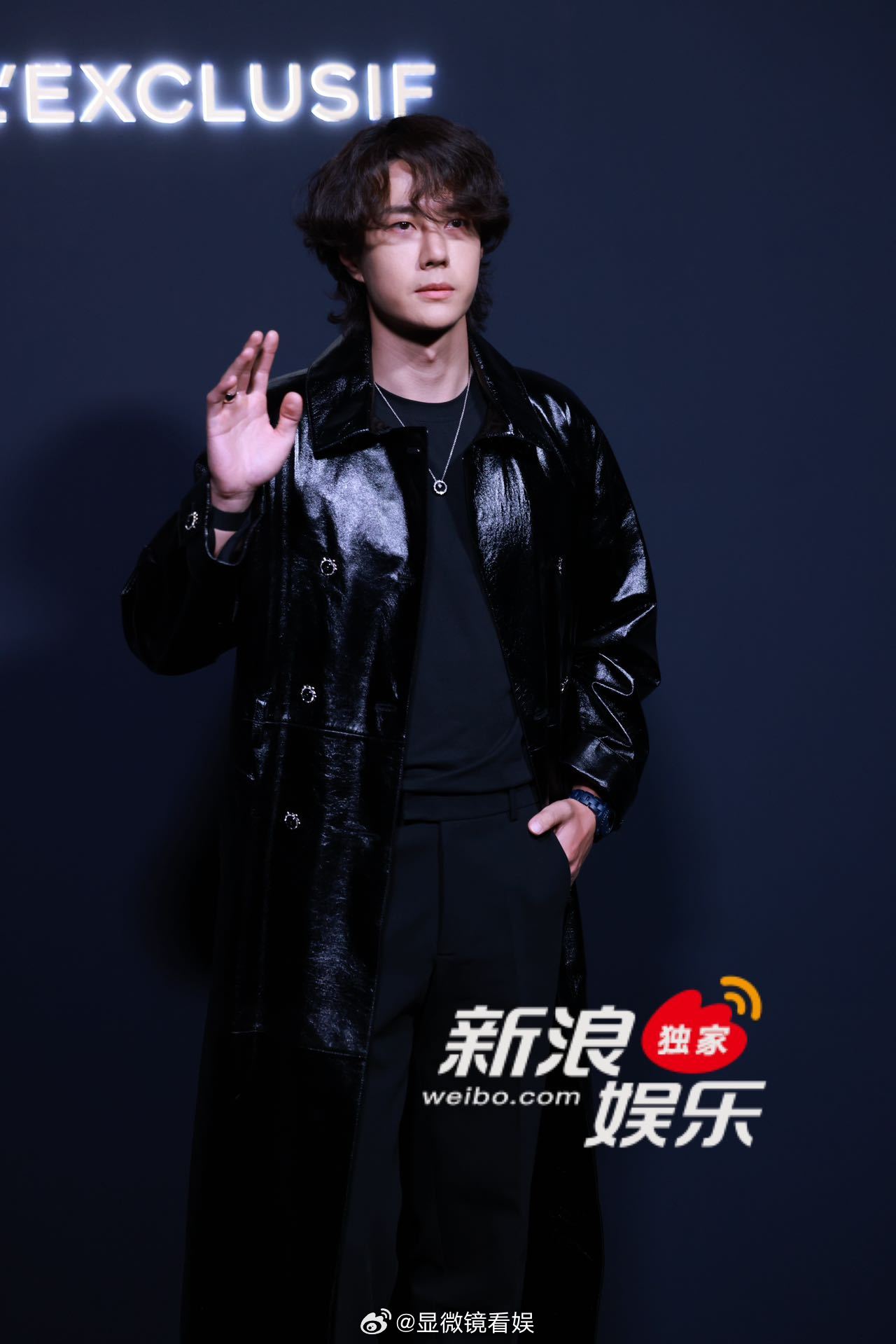 香奈儿蔚蓝之夜明星阵容  今日活动造型来了！两位帅哥好养眼，感觉都在拍时尚大片~