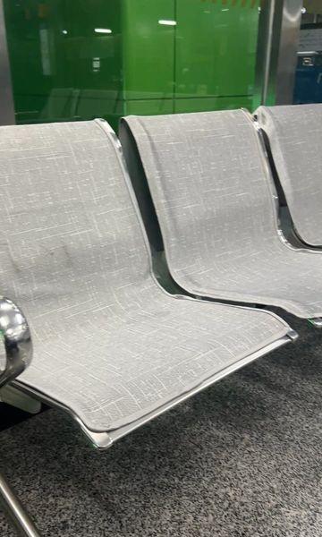 方桥地铁站候车室
📍宁波 方桥(地铁站)
这个候车室内放了三连排椅，椅子上面还