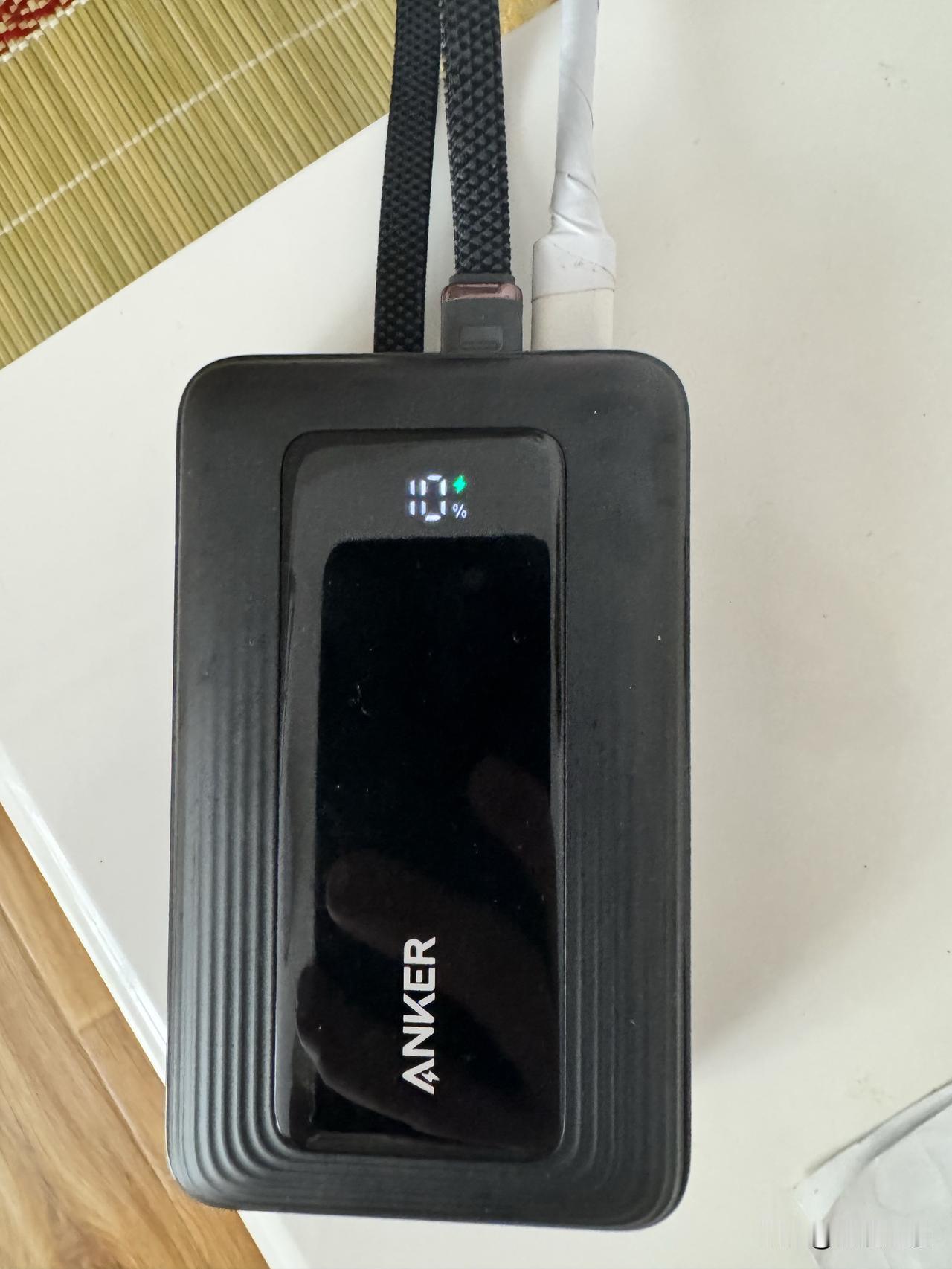 分享一个关于我这两天，买充电宝的事！
买了安克的A110M充电宝，2万毫安的！我