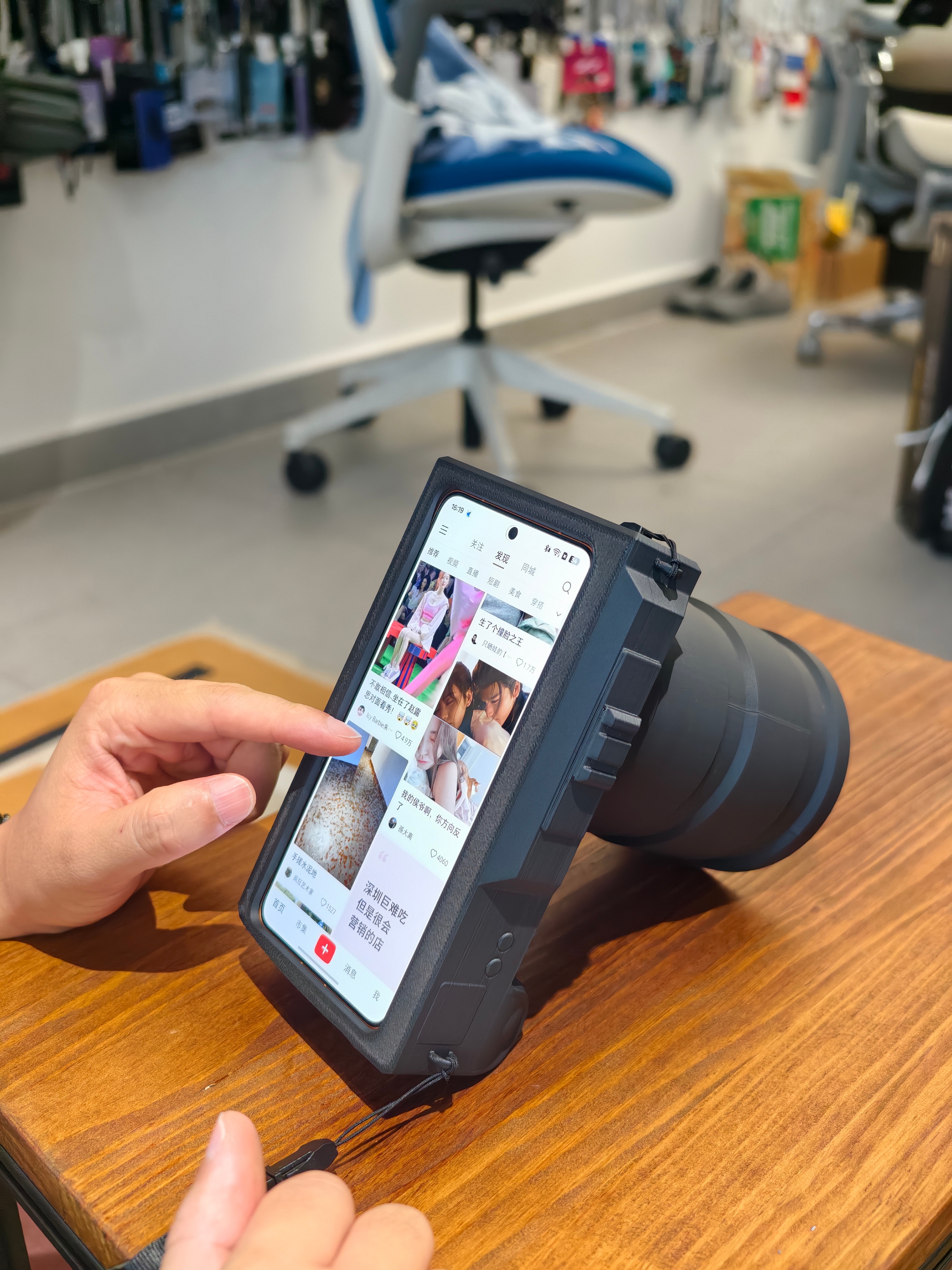 这手机支架挺好用OPPO Find X9 Ultra