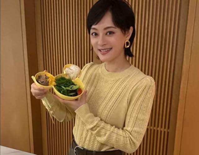 餐盘分格、荤素搭配！孙俪晒家常菜，看完改掉暴饮暴食