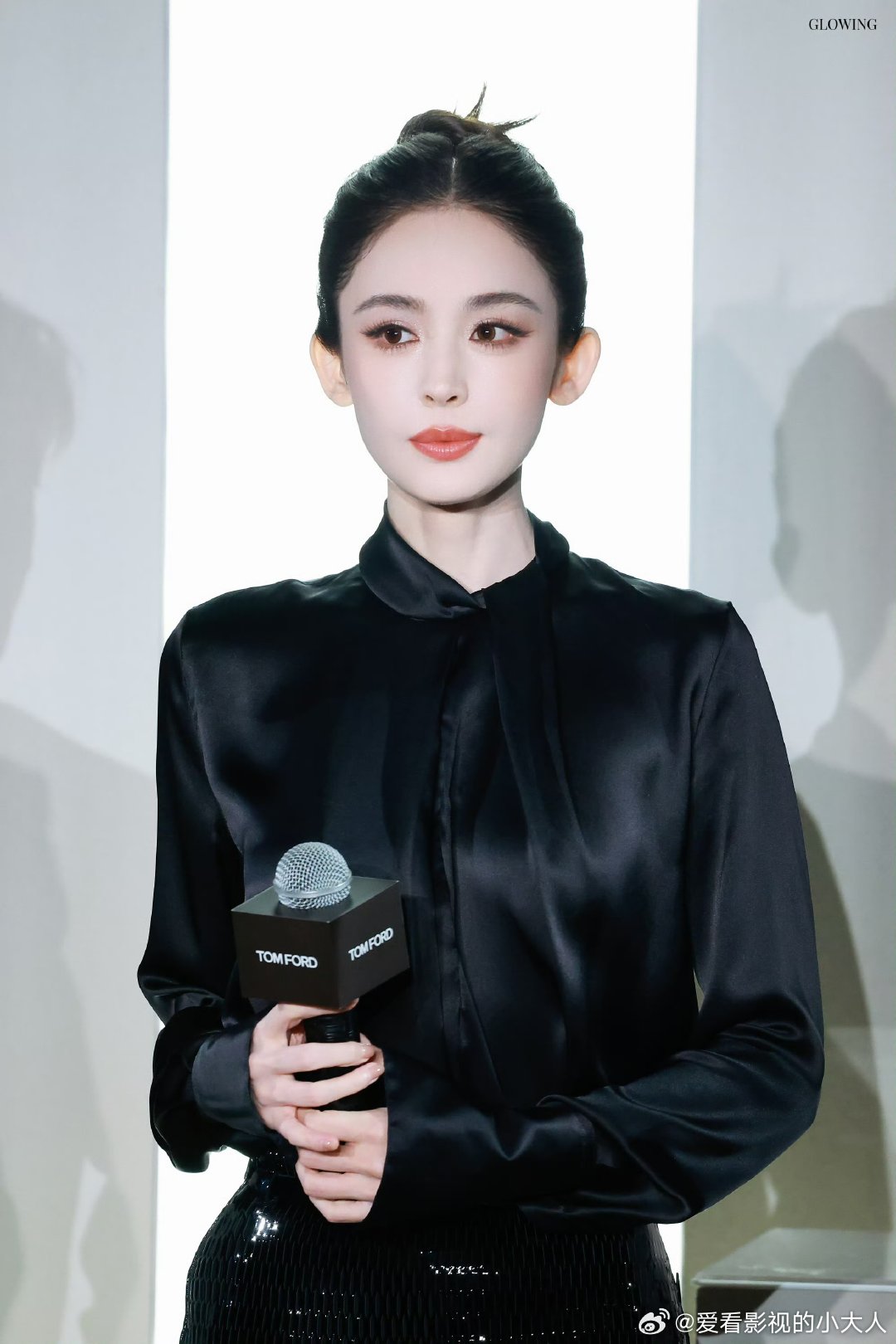 娜扎好高贵的黑天鹅 娜扎近今日活动路透，好高贵的黑天鹅！ 