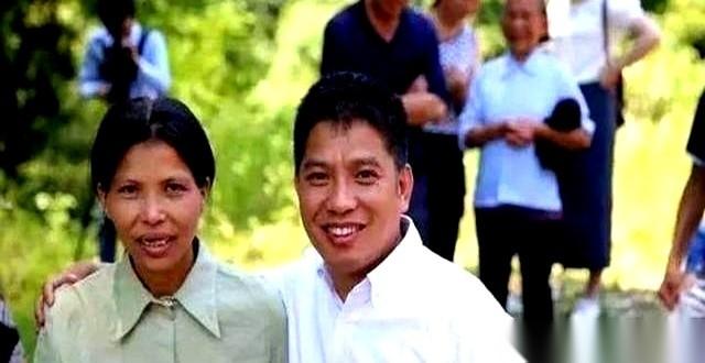 2017年，刘强东给母校捐了3个亿。
同一年，他的师妹，当年考分比他还高的伍继红