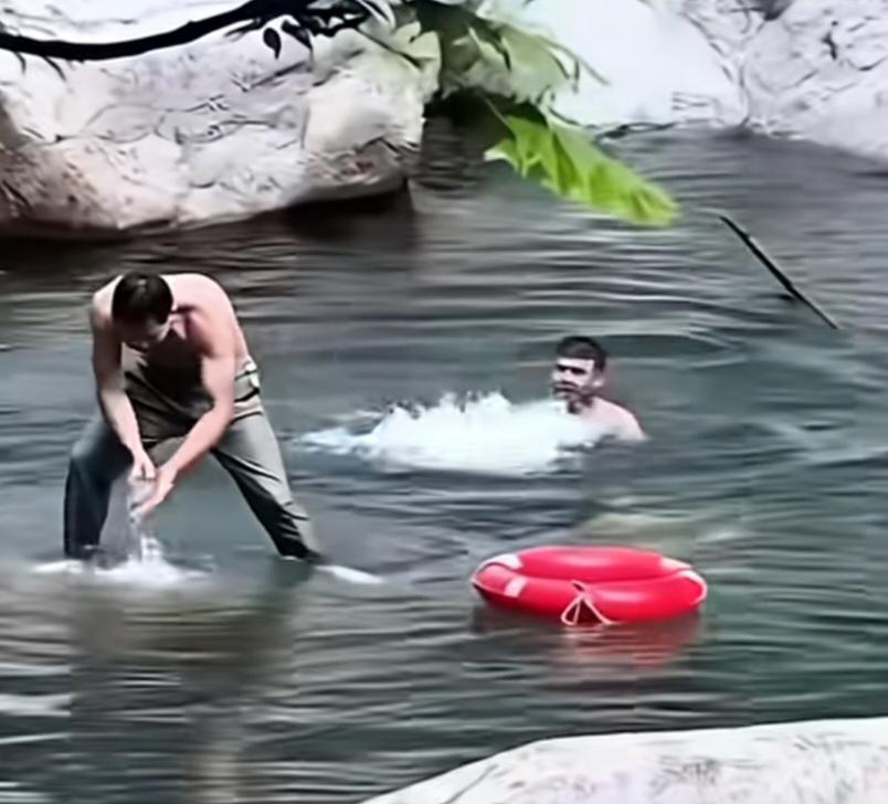 我去！印度游客在庐山“爱池”水潭戏水？有游客在石门涧景区拍到三名境外游客在水潭里