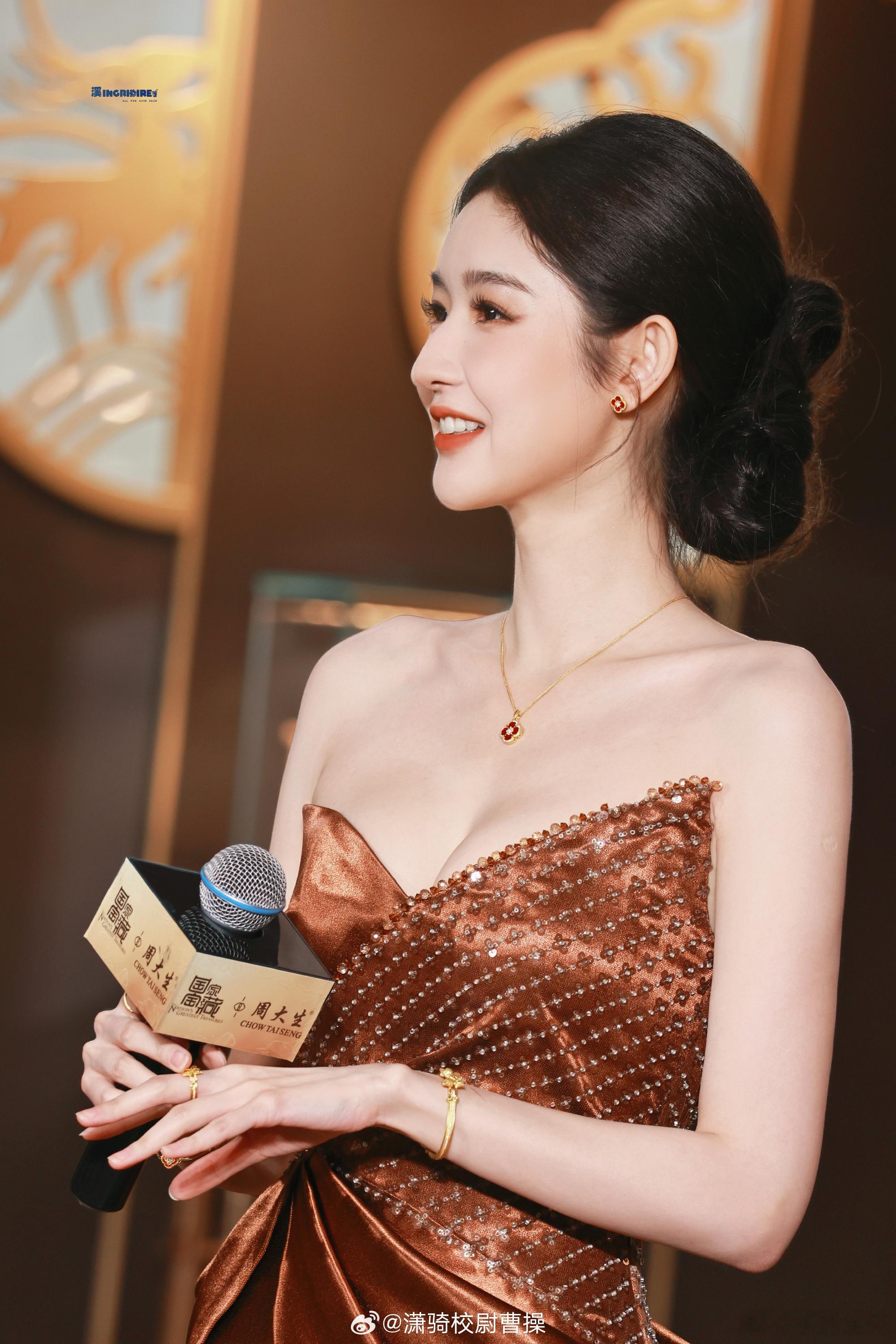 王玉雯一黑灯全是地板动作 6月19日记得来看陈菜菜 期待王玉雯的待播作品🎬 