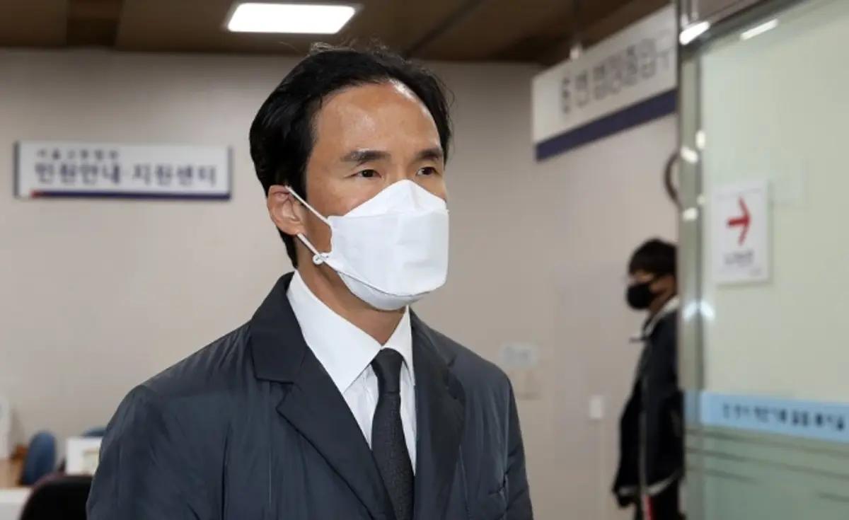 据韩国媒体《韩民族日报》报道，208亿韩元的指控、最终只认20亿韩元，两年监禁落