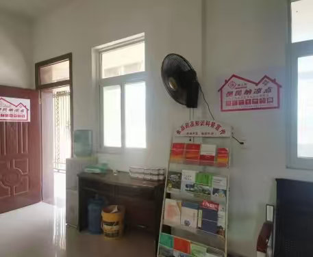 各平台骑手集体吹东风 普通人在户外的辛苦劳动总要有人看得见，一个简单的纳凉点，让