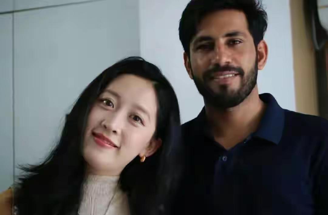 有位女子痴迷瑜伽，嫁给印度瑜伽教练，可婚后两人选择留在国内生活，不少网友直言：喜