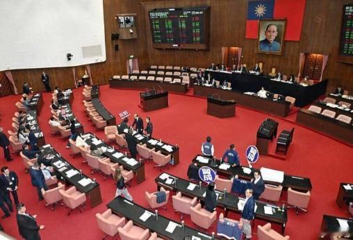 台湾国民党为啥死活不接受“一国两制”？不是不谈统一，而是担心台湾一旦被定性为地方
