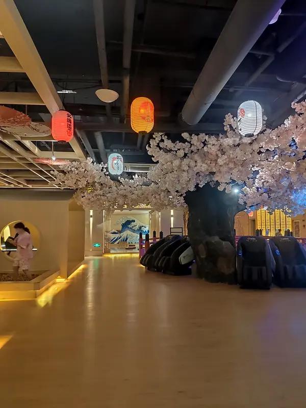 东北洗浴又上强度了 东北洗浴又双叒叕上强度了！最近沈阳多家汤泉推出暴风雨主题沉浸