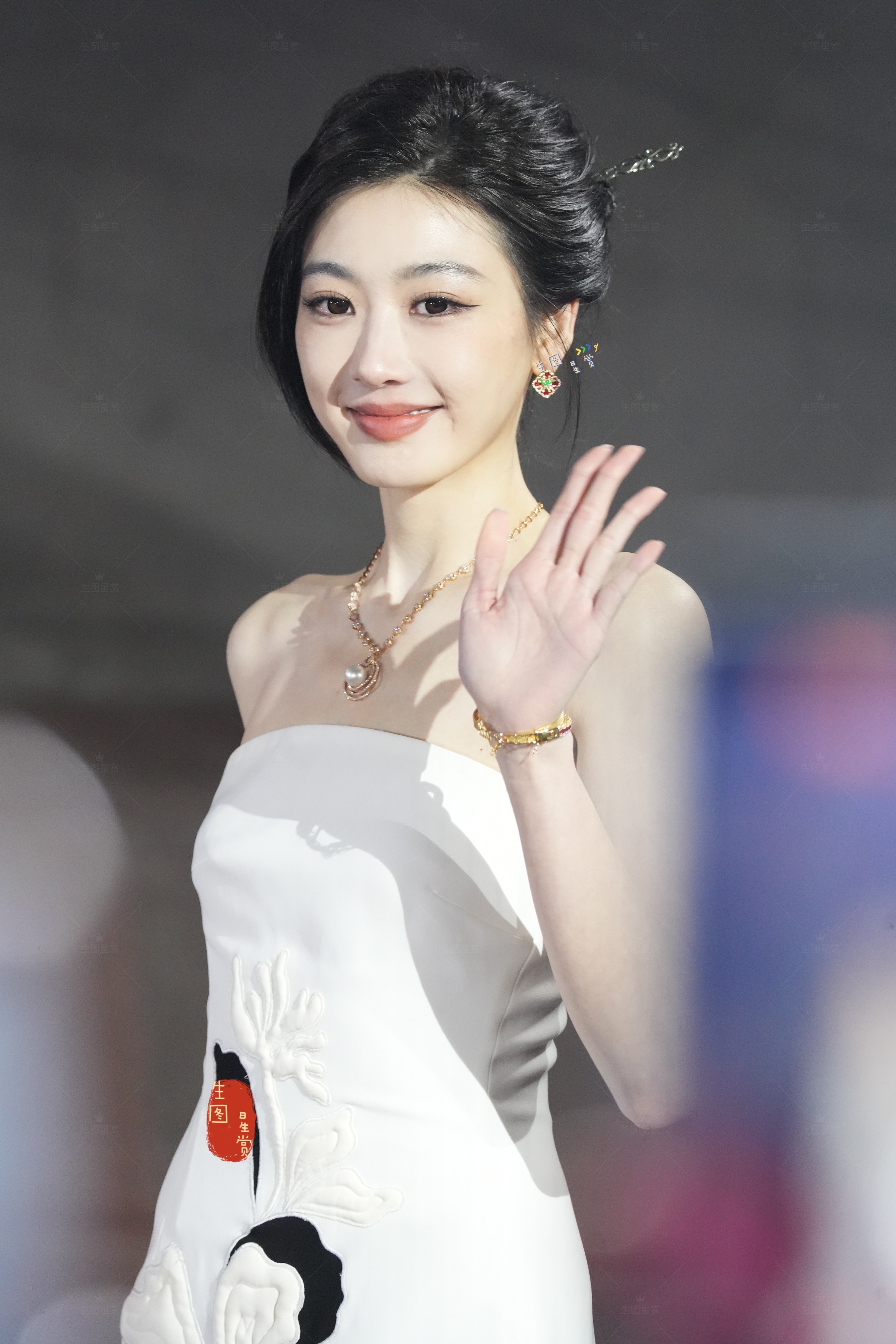 孙乐言濮院高定时装周温婉优秀的乐乐言🖤🤍孙乐言黑白泼墨裙造型