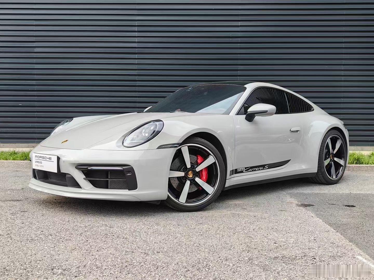 911 S 哑灰/红内2023年5月上牌，1.6万公里原版原漆配置单价格172万