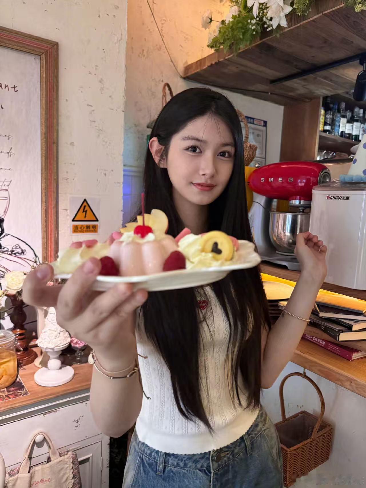 张籽沐高考结束后晒照张籽沐这次给自己高考加油 看到这张专属奖状瞬间被暖到，寒窗苦